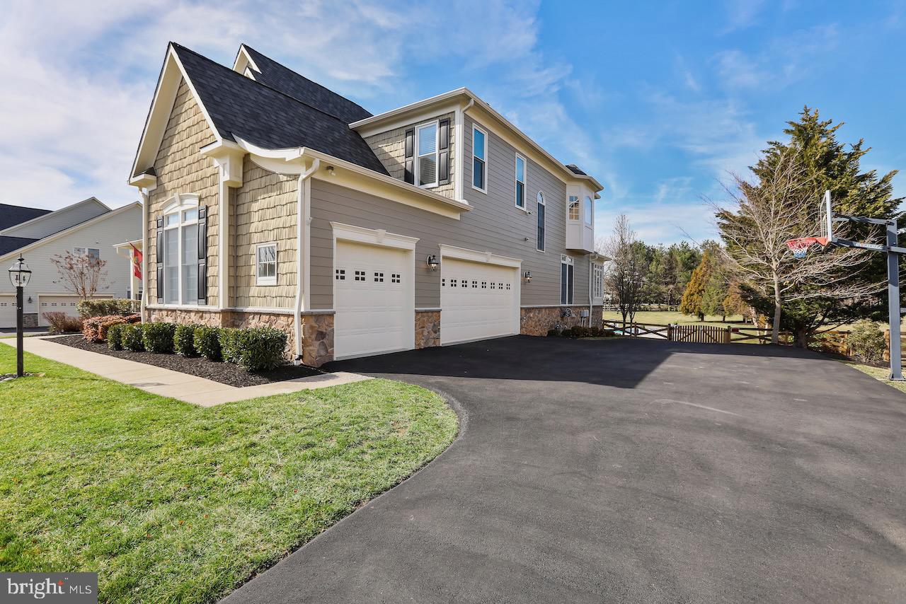 40724 Chevington Lane Leesburg, VA 20175 - Photo 2 of 52 Exterior Garage
