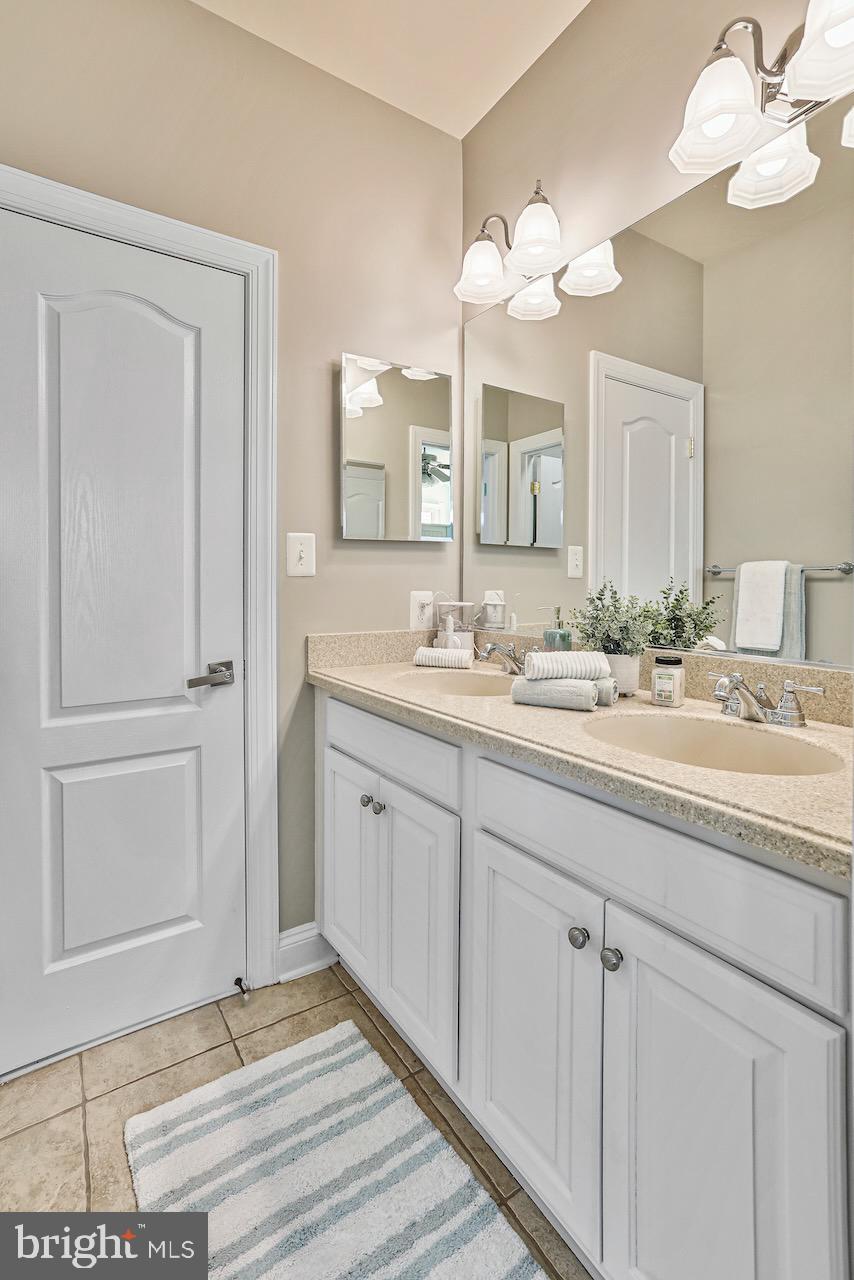40724 Chevington Lane Leesburg, VA 20175 - Photo 24 of 52 Primary Bathroom