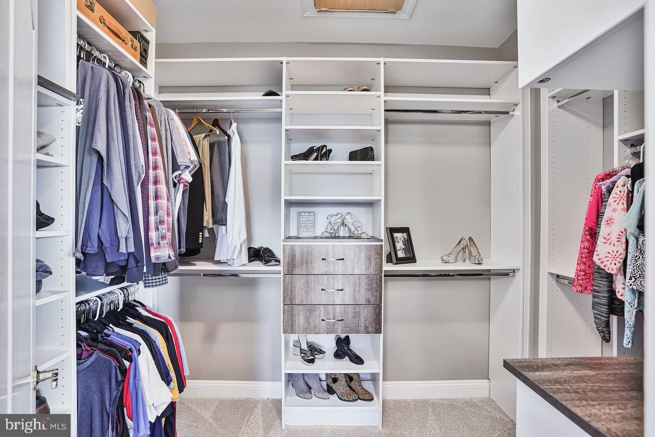40724 Chevington Lane Leesburg, VA 20175 - Photo 25 of 52 Primary Closet