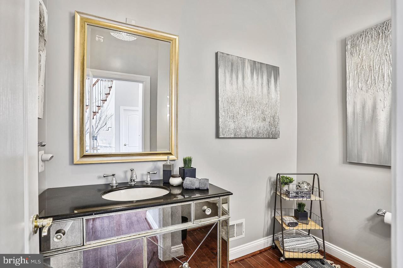 40724 Chevington Lane Leesburg, VA 20175 - Photo 30 of 52 Half Bathroom
