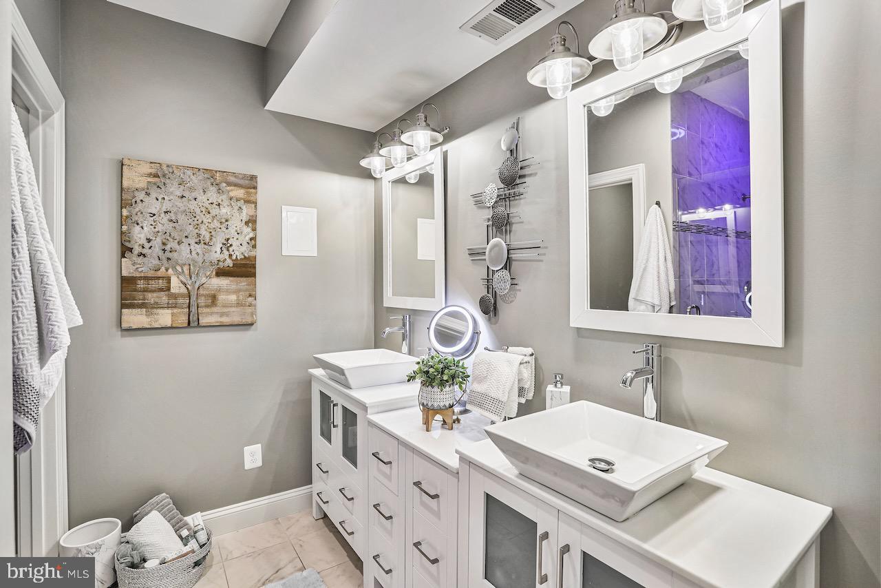 40724 Chevington Lane Leesburg, VA 20175 - Photo 36 of 52 Lower Level Bathroom