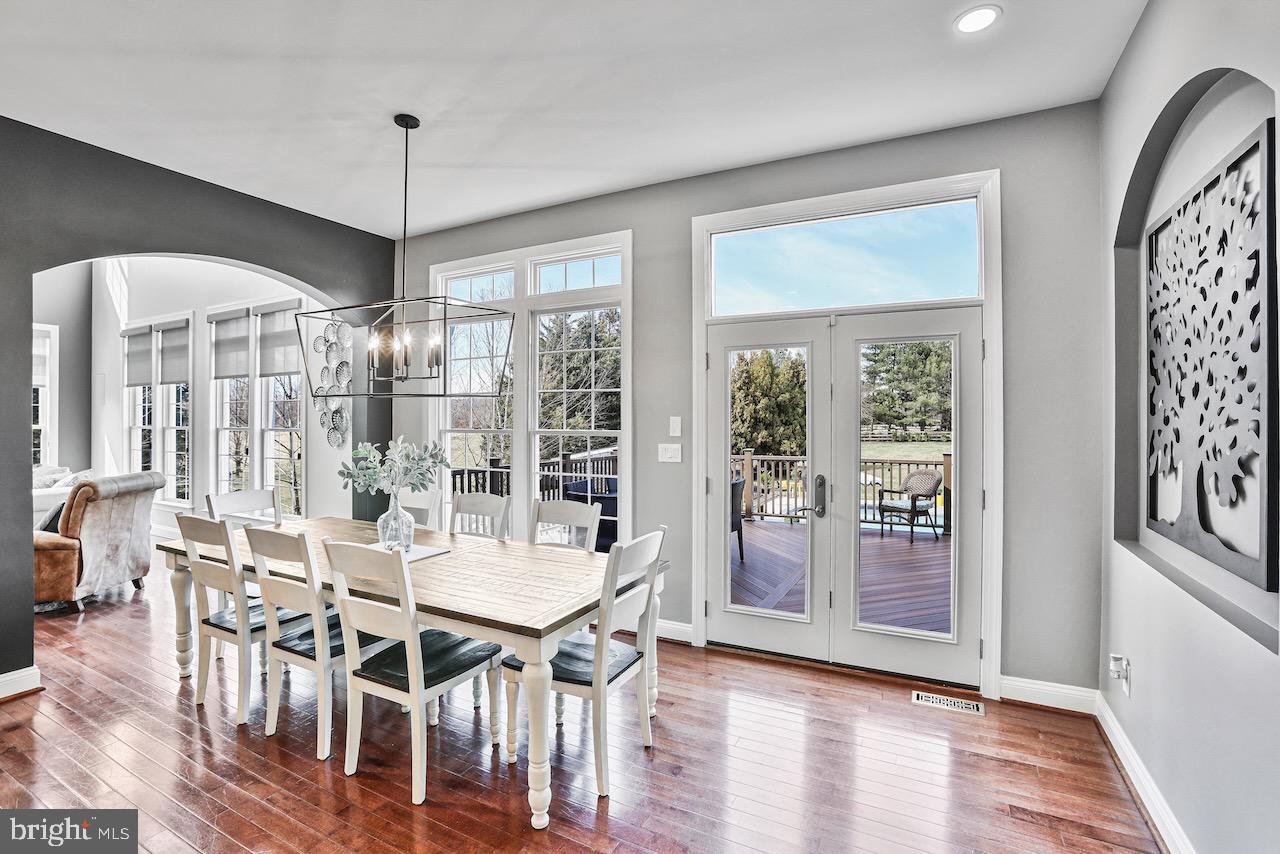 40724 Chevington Lane Leesburg, VA 20175 - Photo 6 of 52 Kitchen Sitting Area