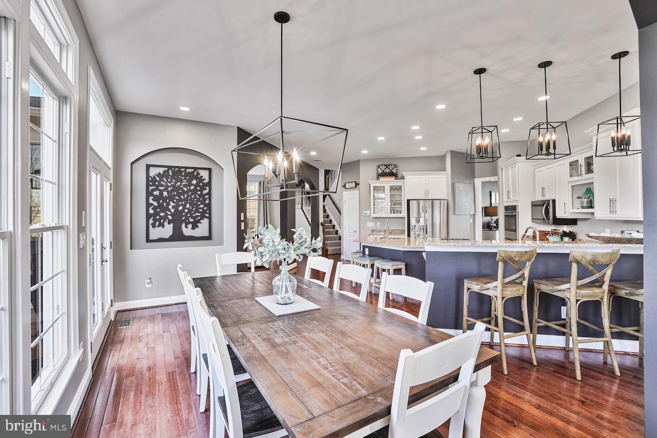 40724 Chevington Lane Leesburg, VA 20175 - Photo 7 of 52 Kitchen Sitting Area