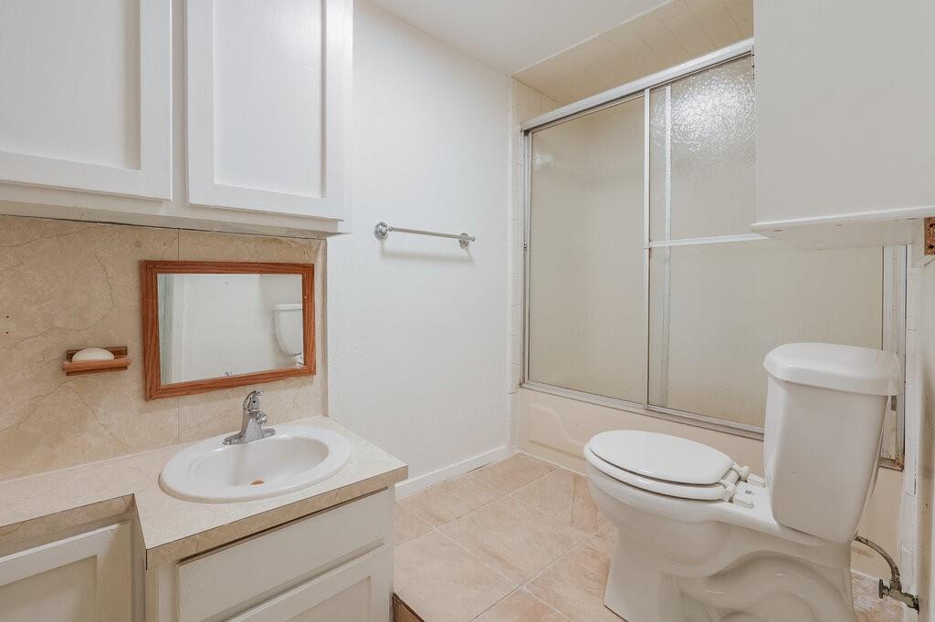 6805 Valhalla Road Fort Worth, TX 76116 - Photo 7 of 29 Elevated tiolet and shower in the bonus room