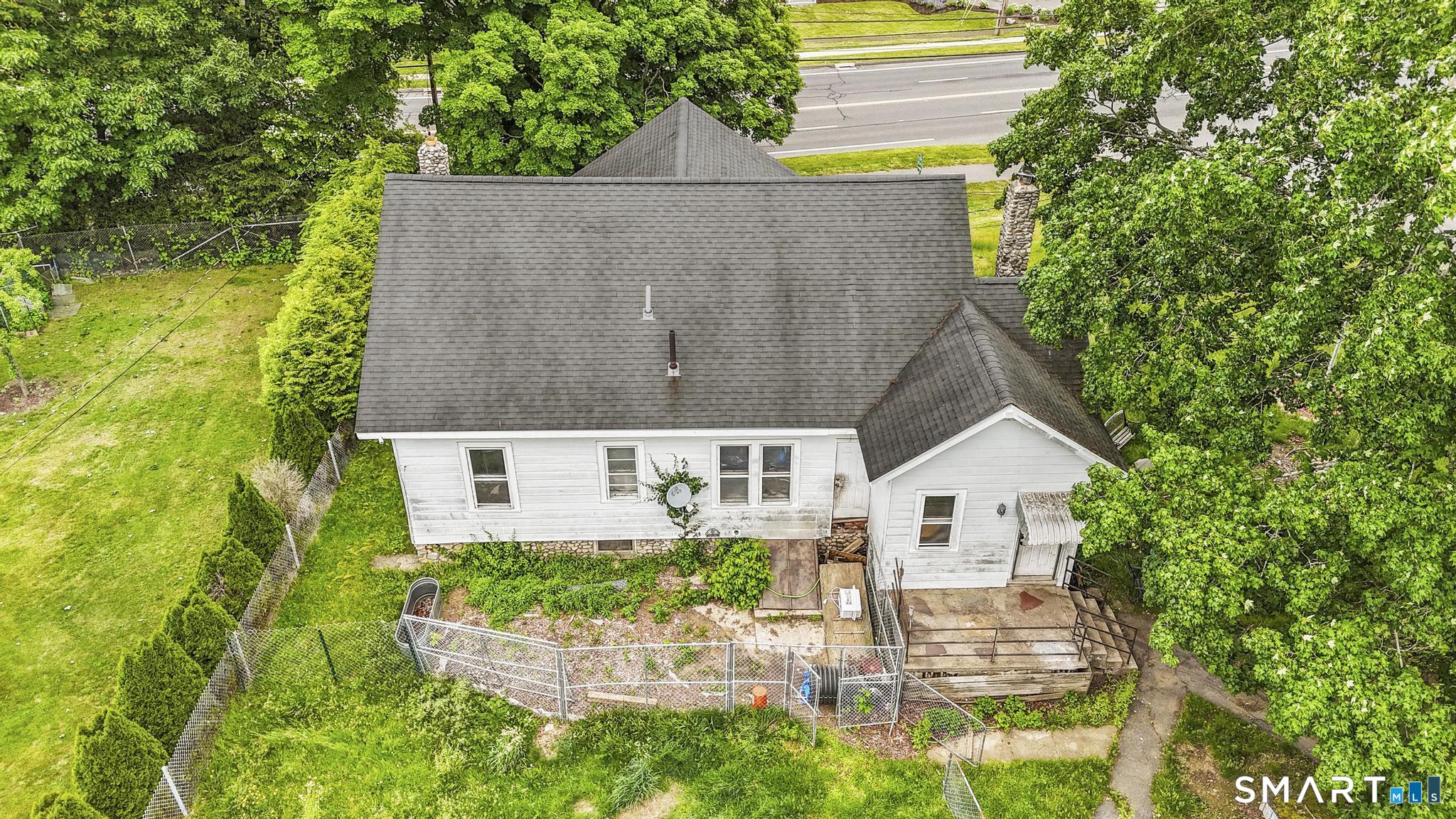 663 White Plains Road Trumbull, CT 06611 - Photo 3 of 32