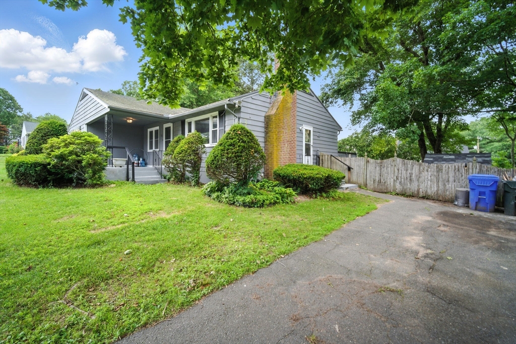 32 Pine Hill Road Springfield, MA 01118 - Photo 2 of 33 Gallery Image 2
