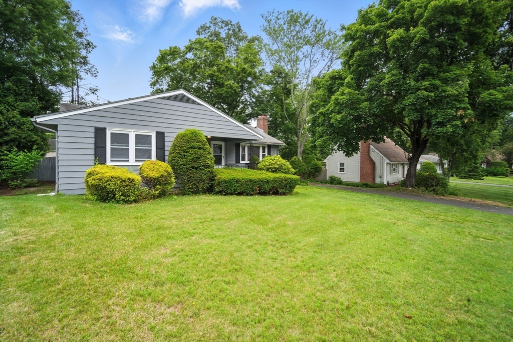 32 Pine Hill Road Springfield, MA 01118 - Photo 3 of 33 Gallery Image 3
