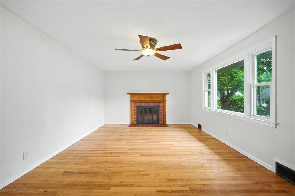 32 Pine Hill Road Springfield, MA 01118 - Photo 4 of 33 Gallery Image 4
