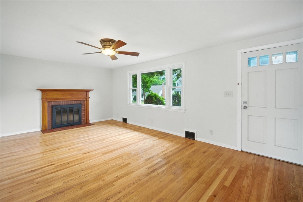 32 Pine Hill Road Springfield, MA 01118 - Photo 5 of 33 Gallery Image 5