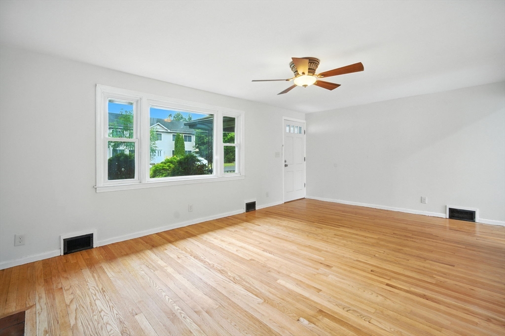 32 Pine Hill Road Springfield, MA 01118 - Photo 6 of 33 Gallery Image 6
