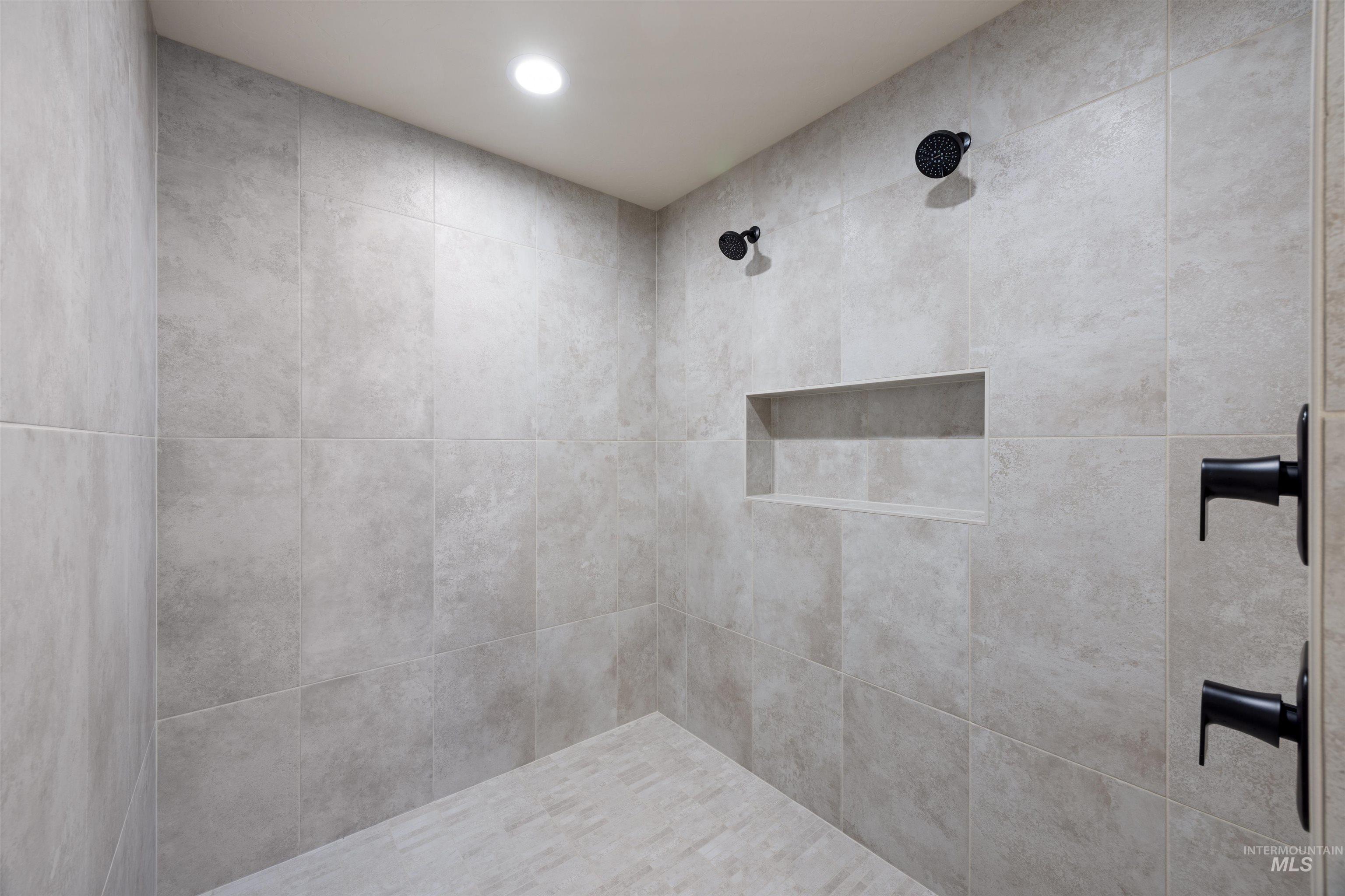 5847 South Pinpoint Way Meridian, ID 83642 - Photo 30 of 44 Full bathroom featuring a tile shower and recessed lighting