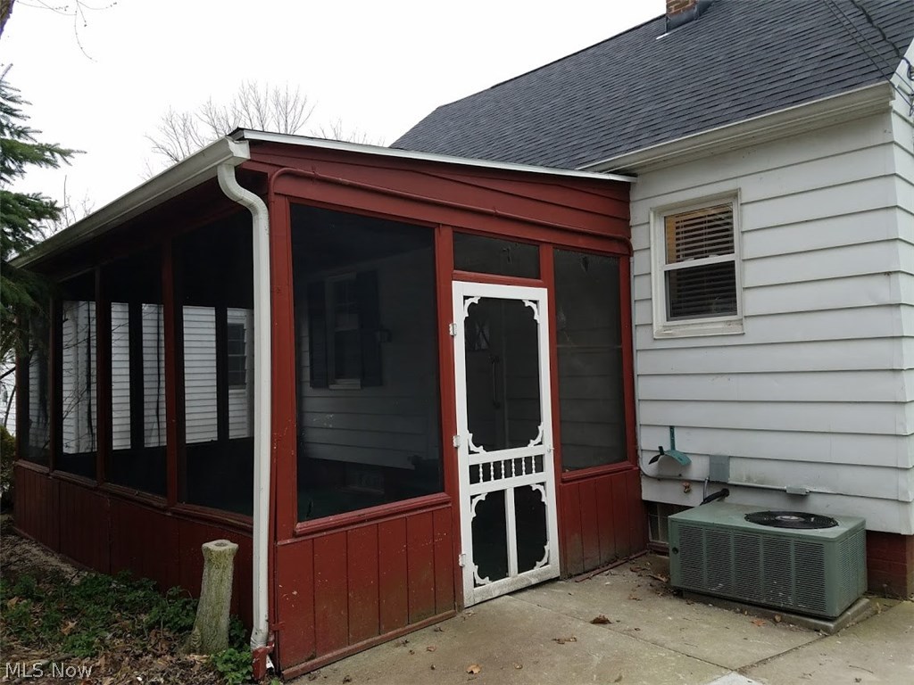 1057 Winston Road Cleveland, OH 44121 - Photo 24 of 28