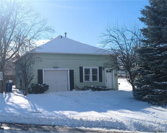 $1,400 | 1927 Center Road, West Seneca, NY 14224