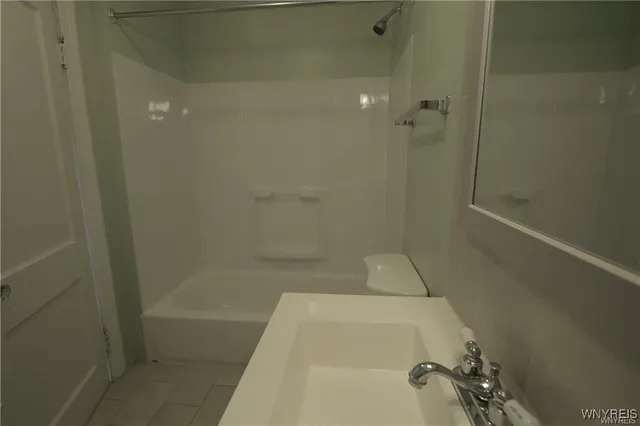 $1,400 | 1927 Center Road, West Seneca, NY 14224