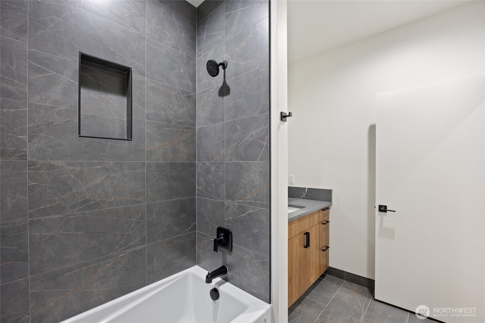 501 Sand Dune Road Moses Lake, WA 98837 - Photo 24 of 38 a bathroom with a bathtub and a shower