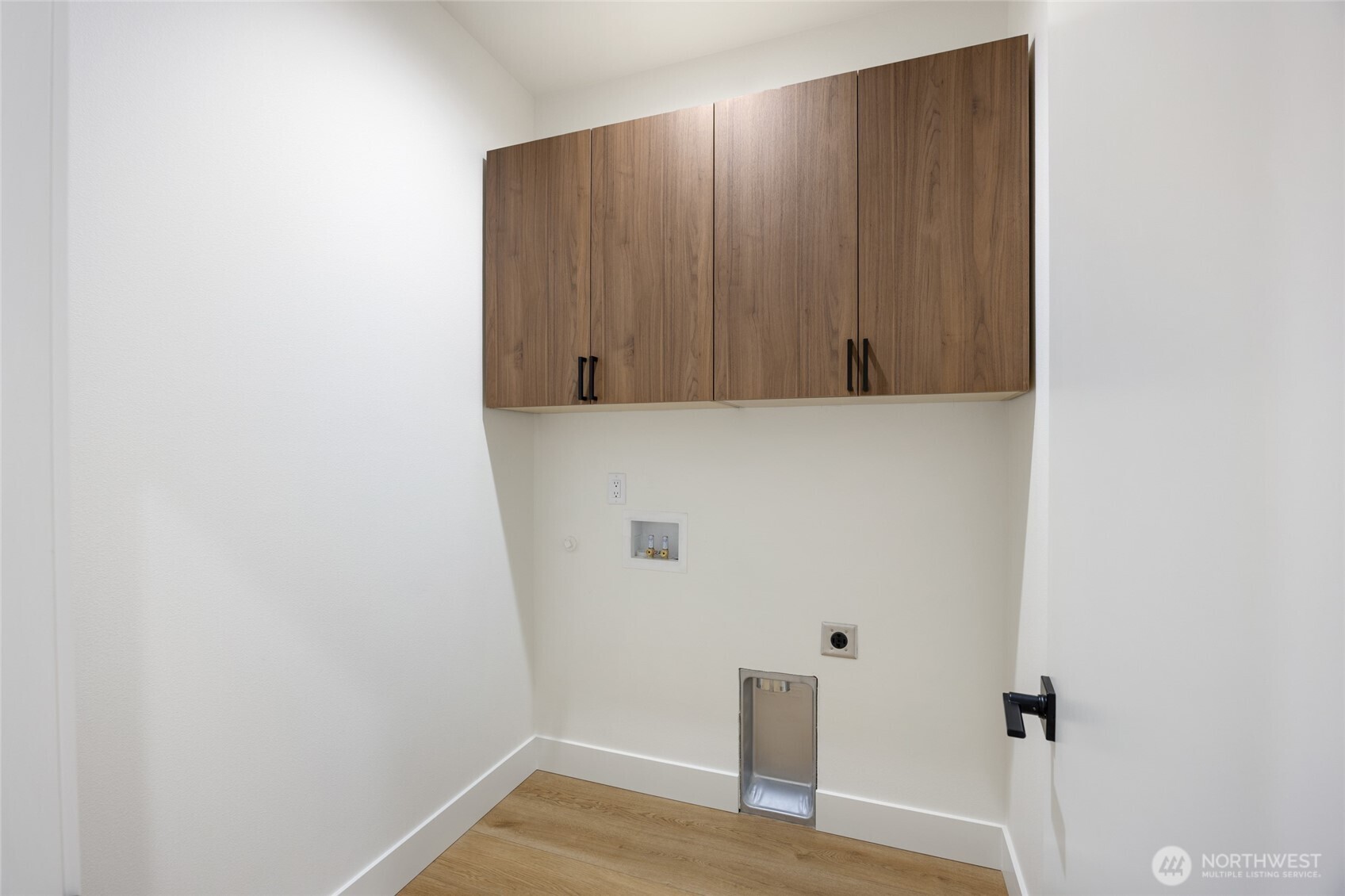 501 Sand Dune Road Moses Lake, WA 98837 - Photo 29 of 38 a view of cupboard