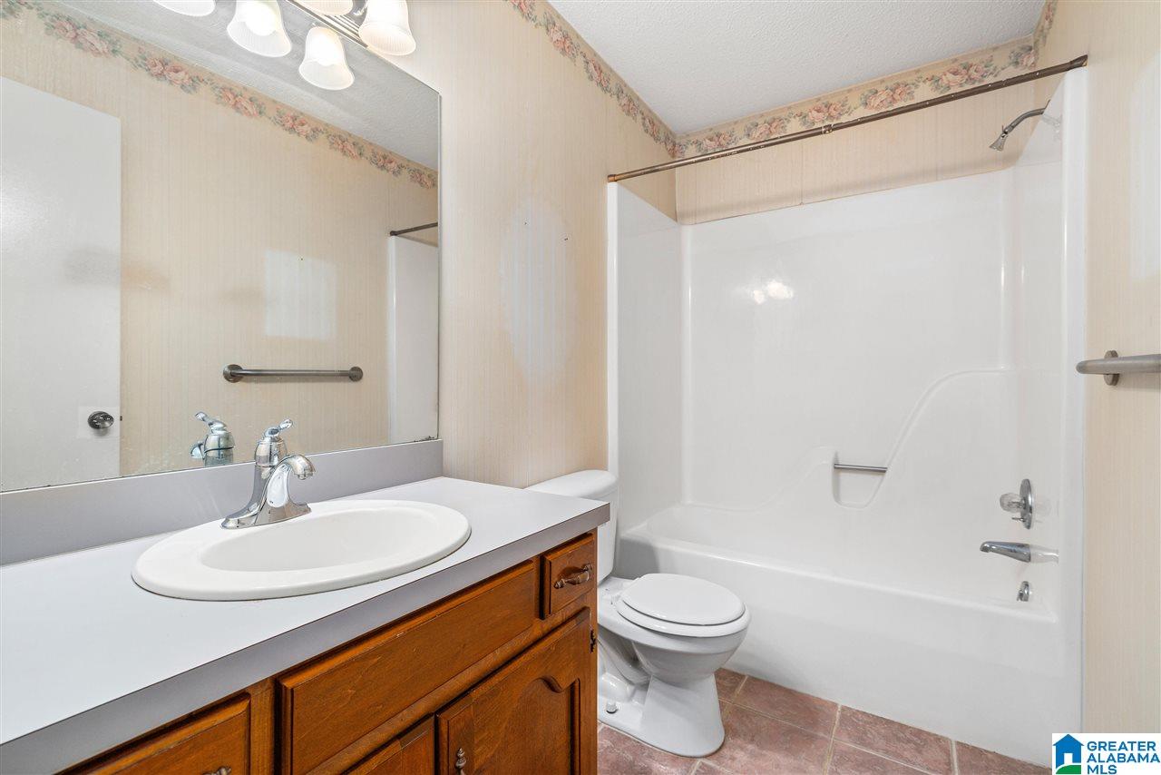 1824 Oakleaf Lane Birmingham, AL 35215 - Photo 13 of 20