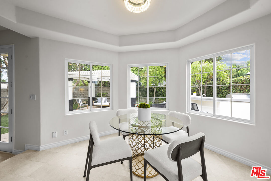 7861 West 80th Street Playa del Rey, CA 90293 - Photo 13 of 42 a dining room with furniture and window