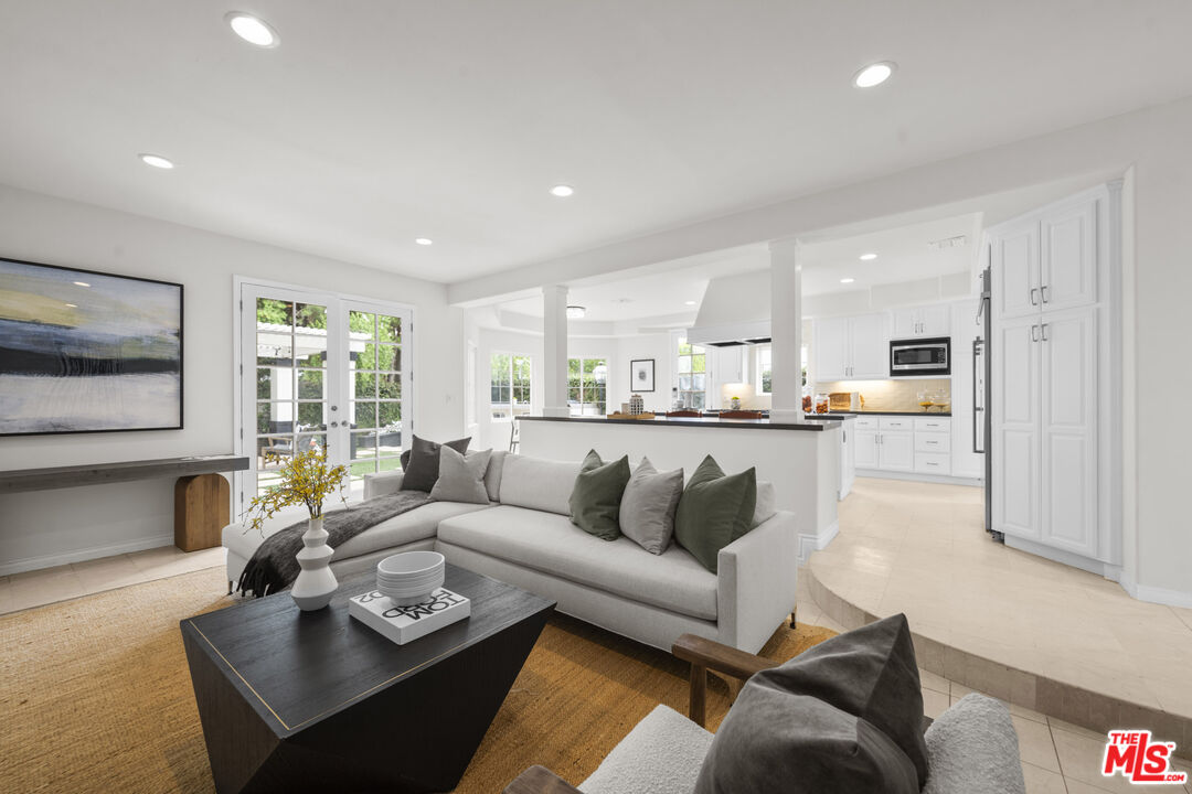 7861 West 80th Street Playa del Rey, CA 90293 - Photo 15 of 42 a living room with furniture and a wooden floor