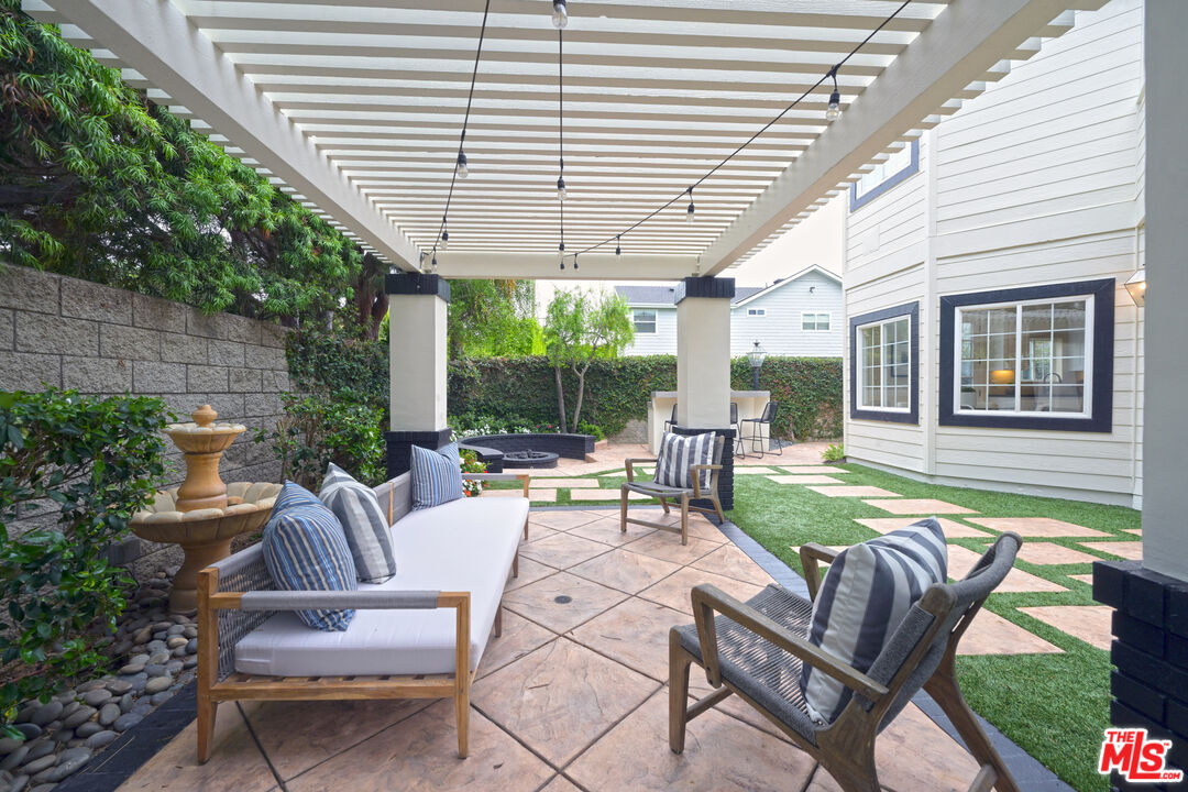 7861 West 80th Street Playa del Rey, CA 90293 - Photo 20 of 42 a view of patio with couches table and chairs and potted plants