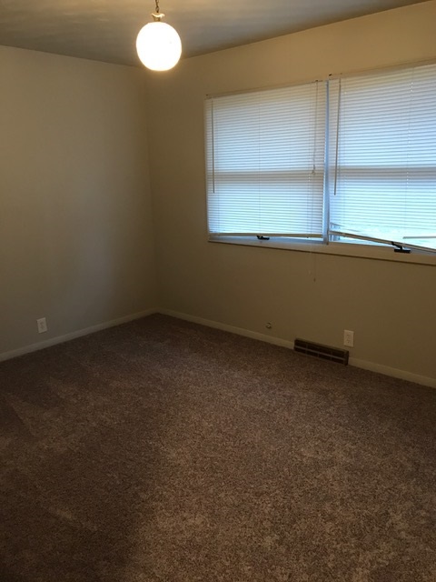 345 8th Street Bettendorf, IA 52722 - Photo 12 of 19