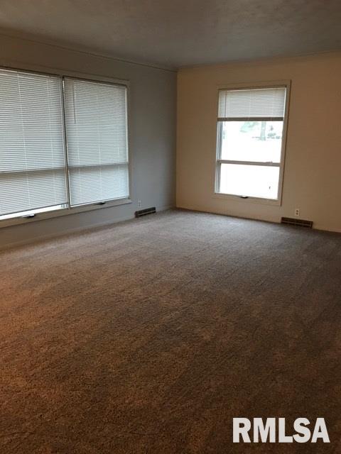 345 8th Street Bettendorf, IA 52722 - Photo 7 of 19