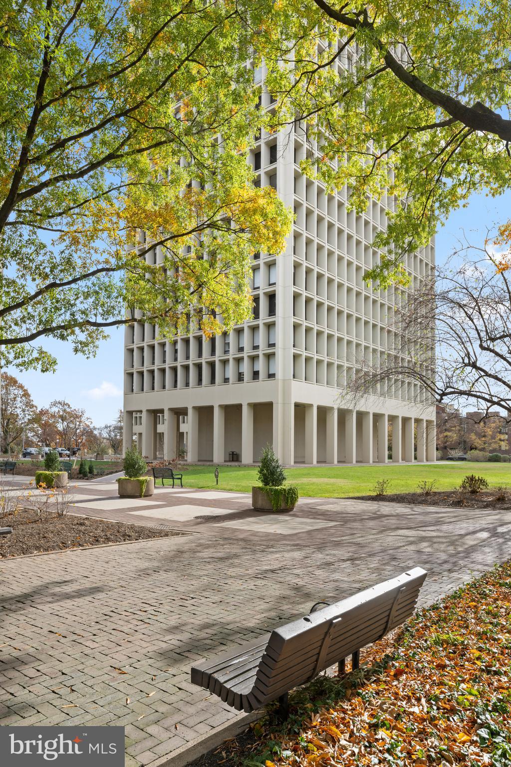 200 Locust Street, Unit 10GN Philadelphia, PA 19106 - Photo 2 of 28 a front view of a building