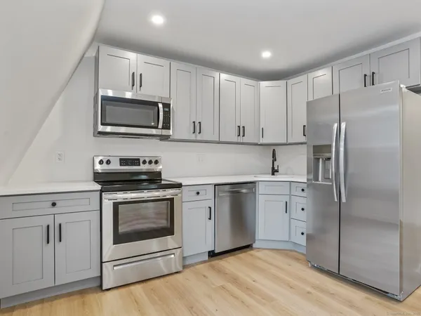 $2,800 | 678 Atlantic Street, Unit 3, Stamford, CT 06902