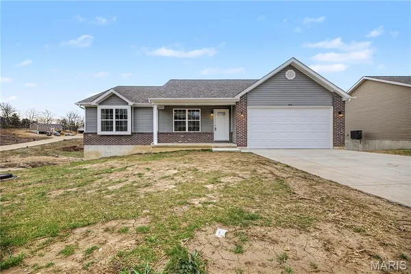 $314,500 | 614 T-Box Drive, St. Clair, MO 63077