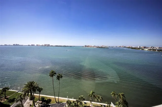 a view of livingroom with furniture