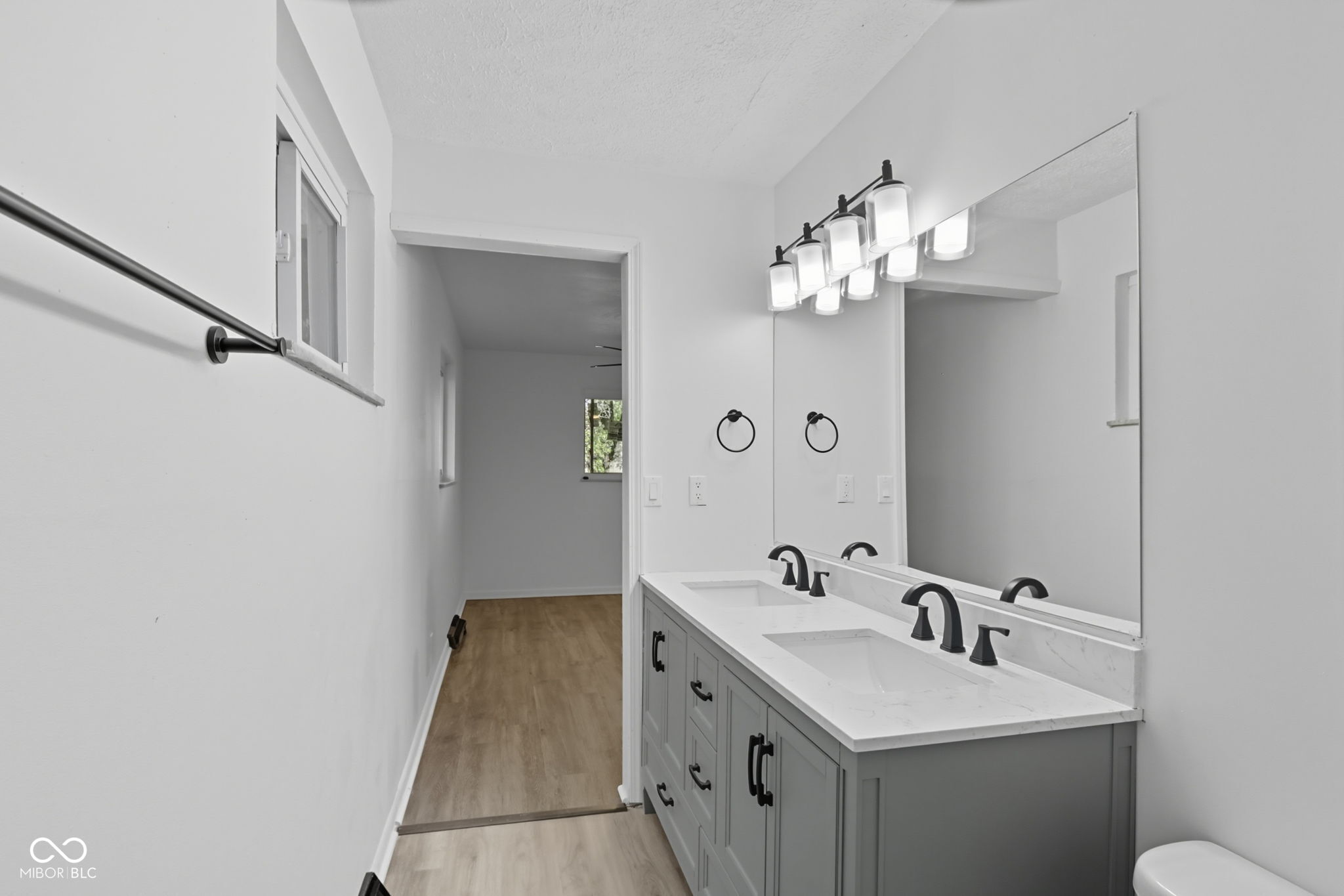 402 West Banta Road Indianapolis, IN 46217 - Photo 16 of 39