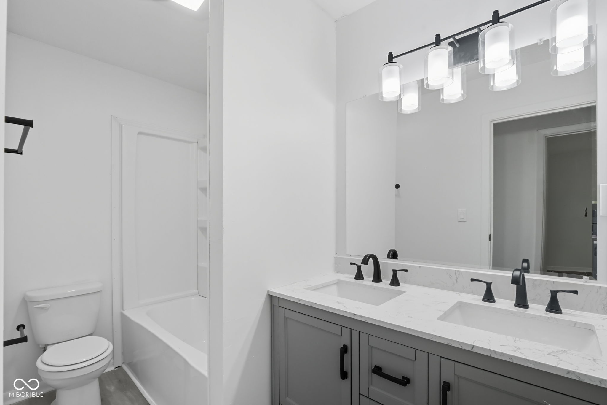 402 West Banta Road Indianapolis, IN 46217 - Photo 23 of 39