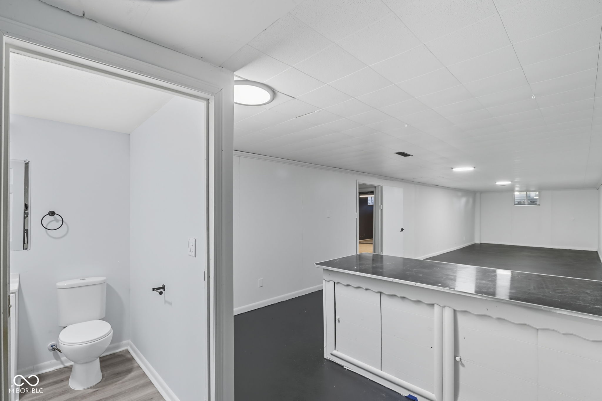 402 West Banta Road Indianapolis, IN 46217 - Photo 27 of 39