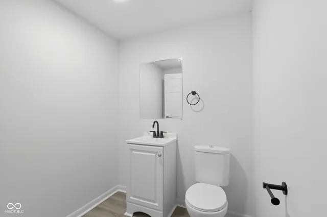 $300,000 | 402 West Banta Road, Indianapolis, IN 46217