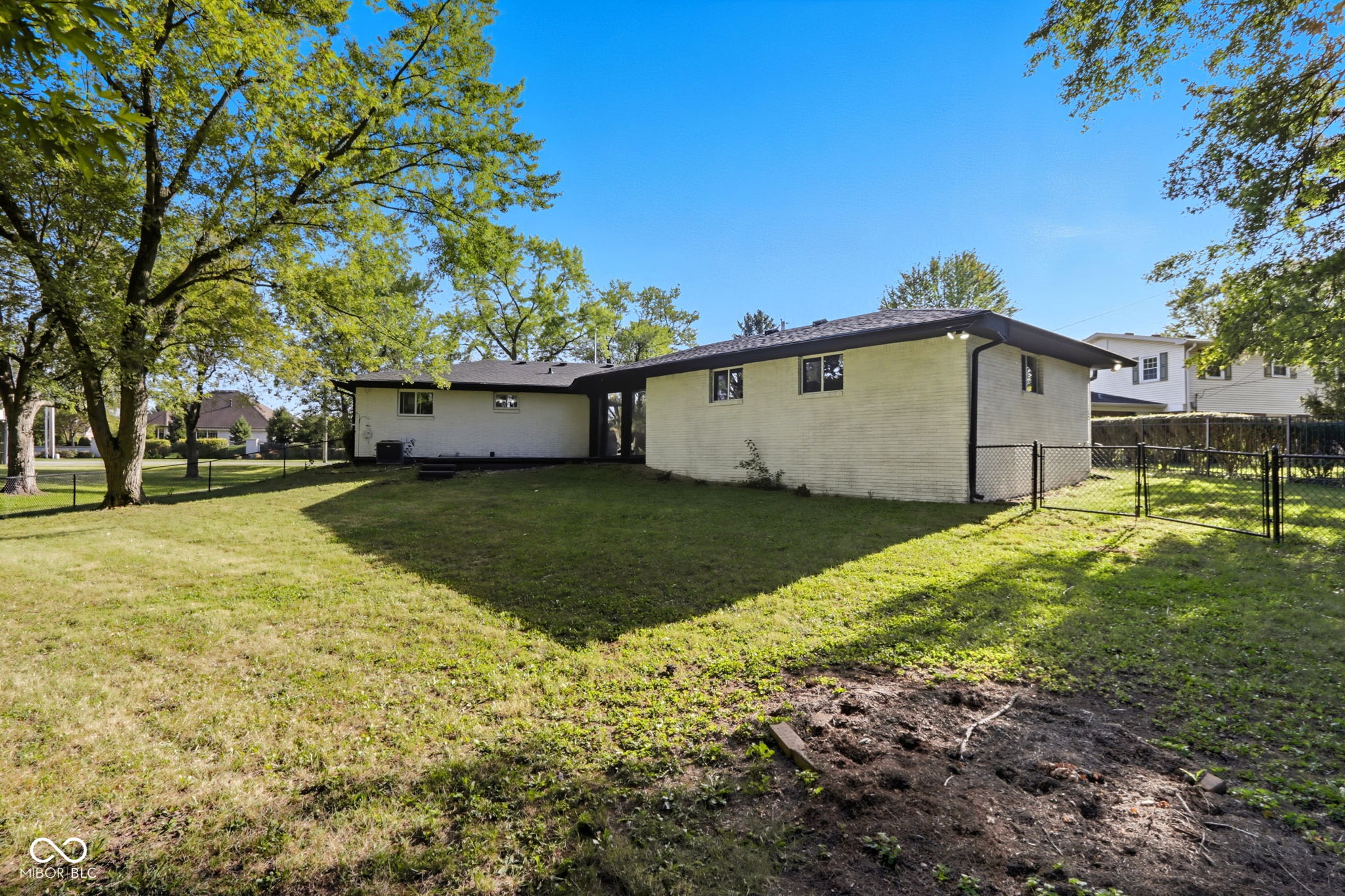 402 West Banta Road Indianapolis, IN 46217 - Photo 32 of 39