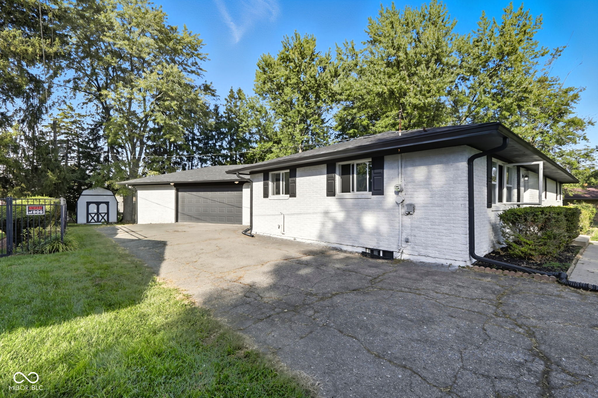 402 West Banta Road Indianapolis, IN 46217 - Photo 4 of 39