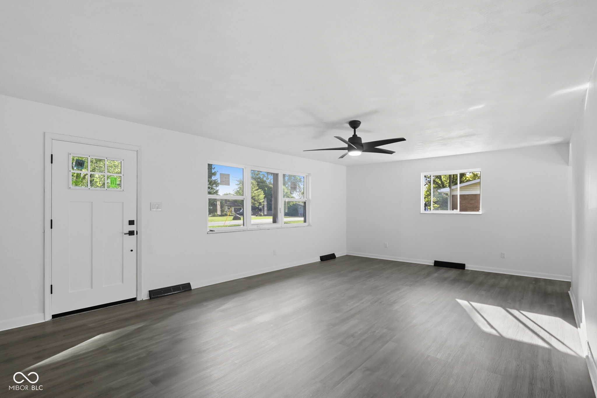 402 West Banta Road Indianapolis, IN 46217 - Photo 5 of 39