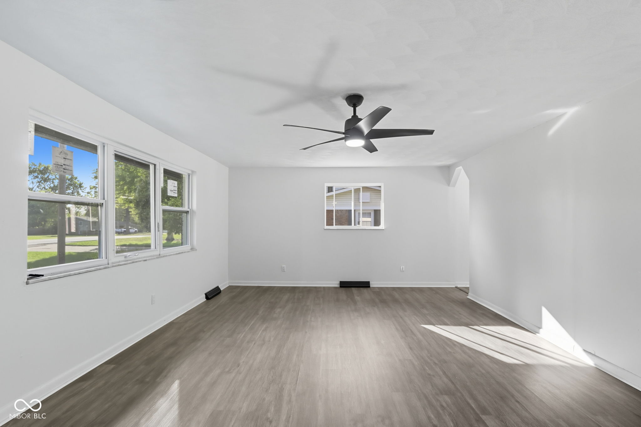 402 West Banta Road Indianapolis, IN 46217 - Photo 7 of 39