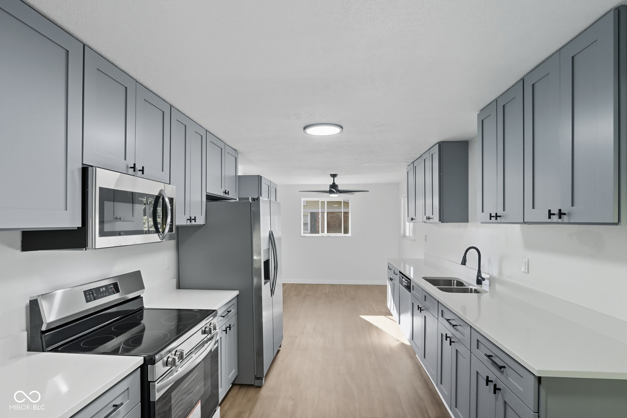 402 West Banta Road Indianapolis, IN 46217 - Photo 8 of 39