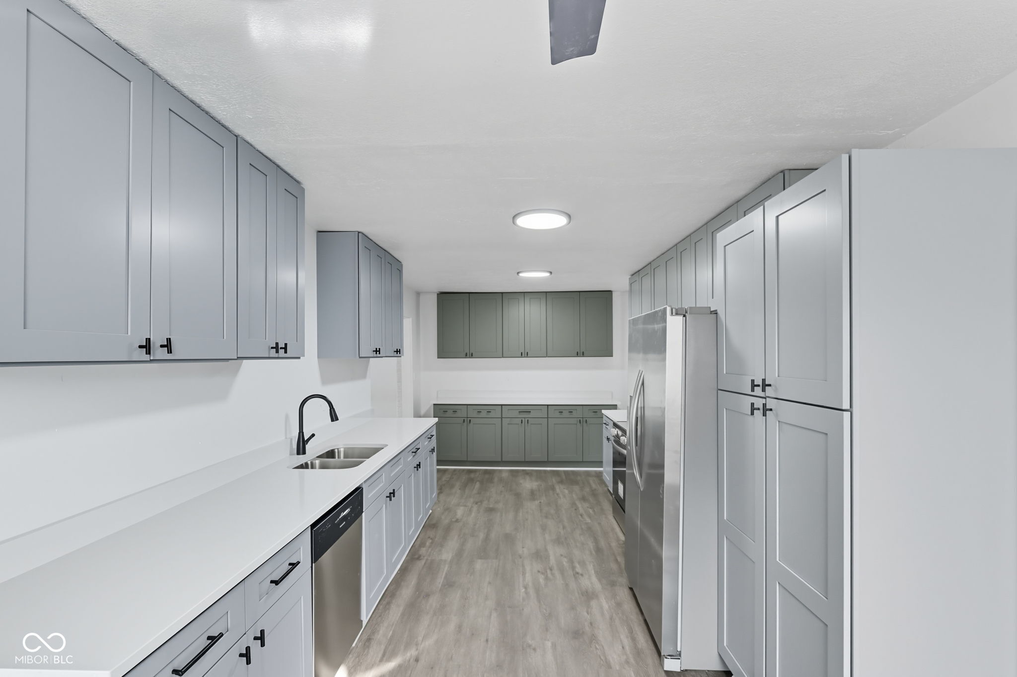 402 West Banta Road Indianapolis, IN 46217 - Photo 9 of 39