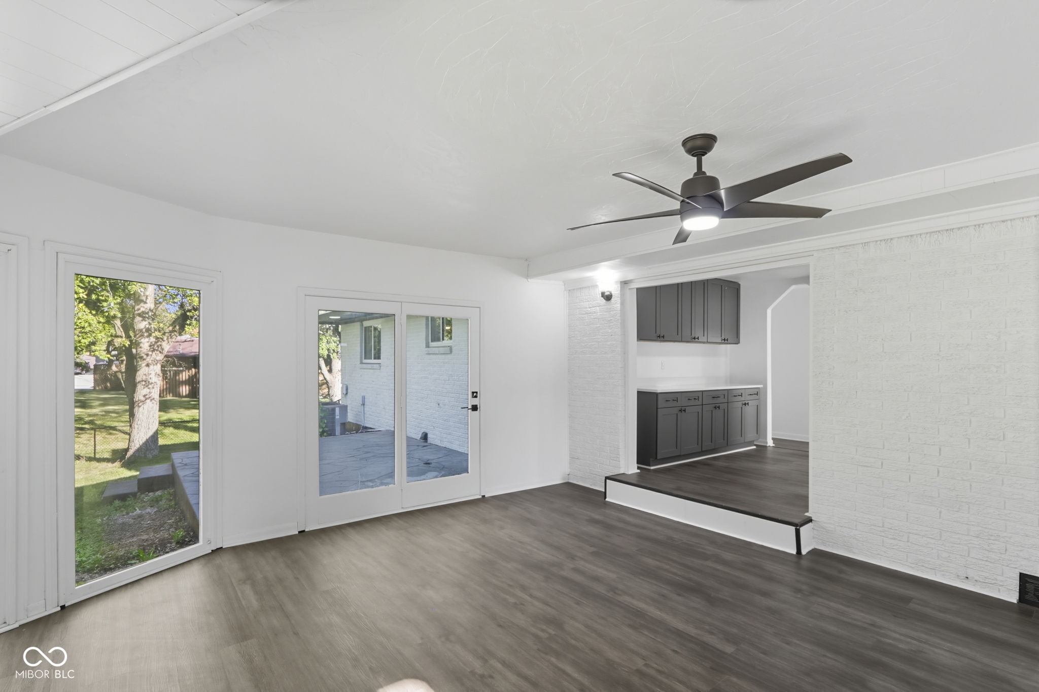 402 West Banta Road Indianapolis, IN 46217 - Photo 10 of 39