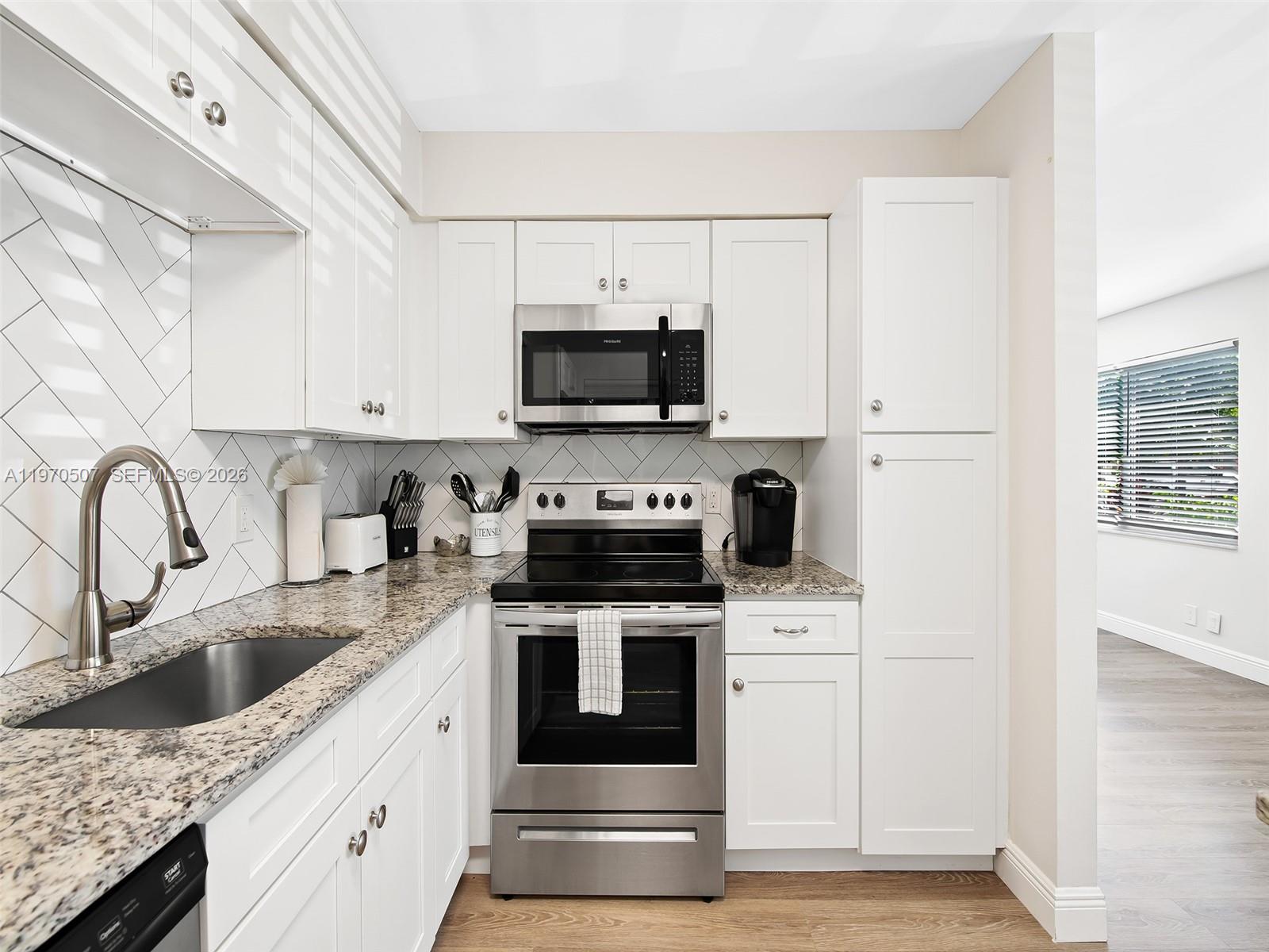 3405 Norfolk Street Pompano Beach, FL 33062 - Photo 7 of 66