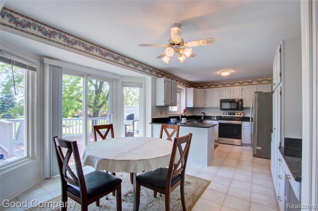 864 Preswick Court Rochester Hills, MI 48307 - Photo 11 of 47