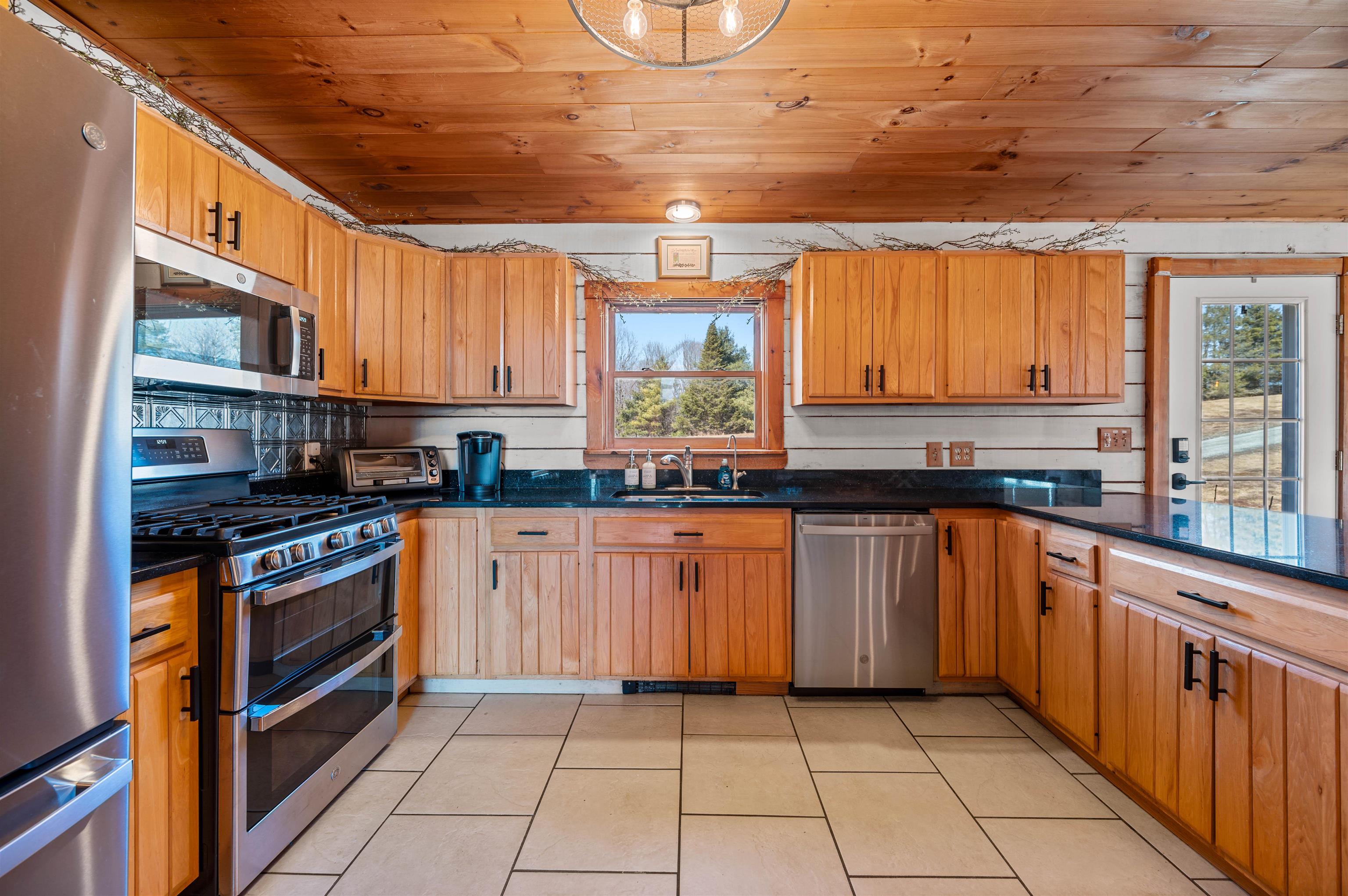 529 Cutler Corner Road Barre Town, VT 05641 - Photo 7 of 44