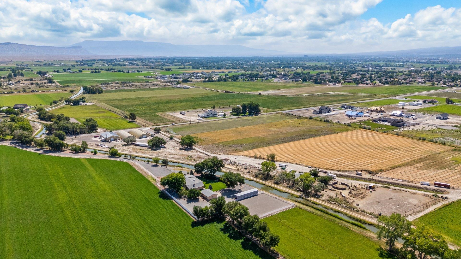 1050 22 1/2 Road Grand Junction, CO 81505 - Photo 16 of 20 a view of a city with an ocean