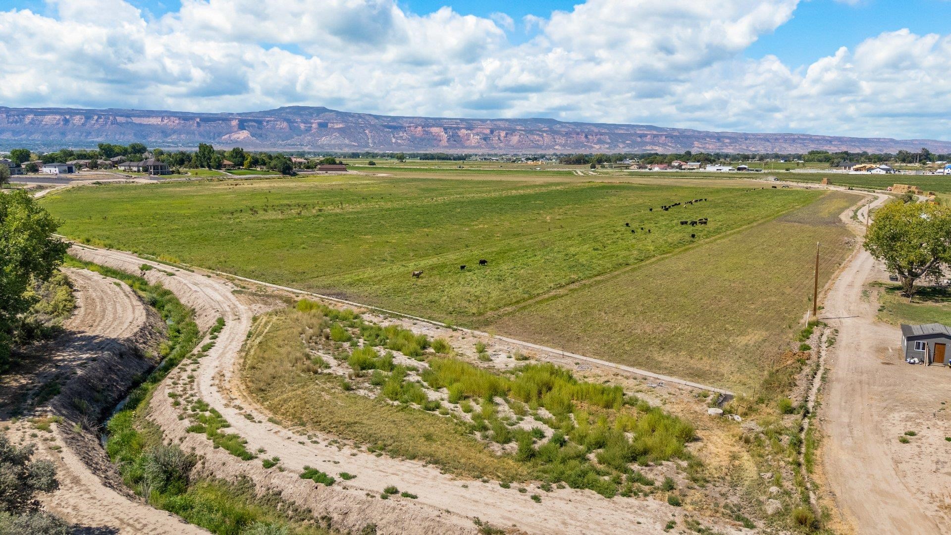 1050 22 1/2 Road Grand Junction, CO 81505 - Photo 18 of 20 a view of a swimming pool with a lake