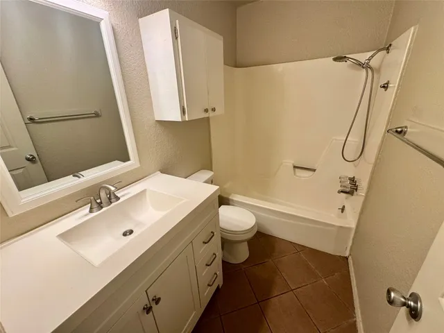 $1,500 | 1004 Milford Way, Unit B, Austin, TX 78745