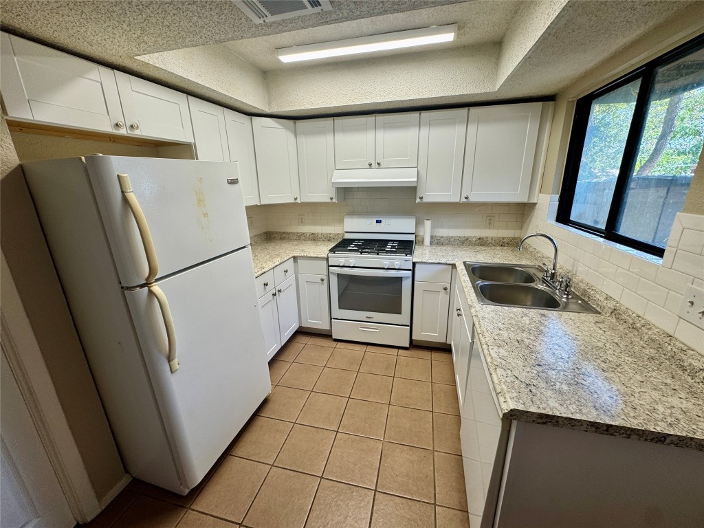 1004 Milford Way, Unit B Austin, TX 78745 - Photo 3 of 26