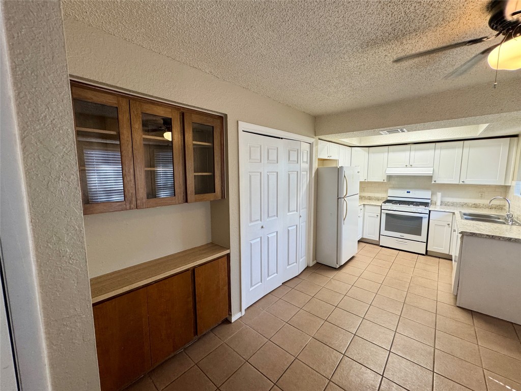 1004 Milford Way, Unit B Austin, TX 78745 - Photo 5 of 26