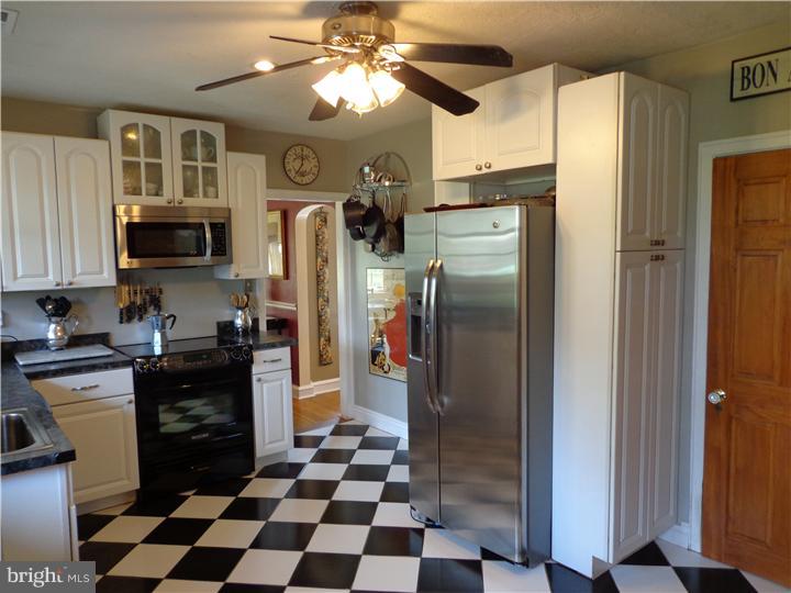 330 South Trooper Road Norristown, PA 19403 - Photo 8 of 24 Kitchen